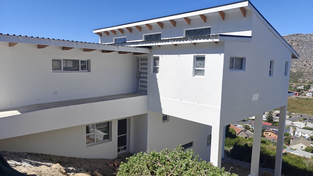 Modern multi-storey home built by Cape Crest Construction in Cape Town